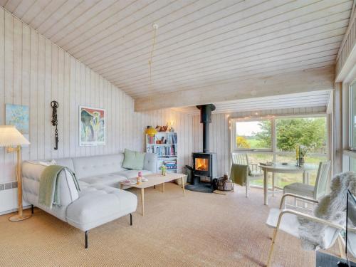  Holiday Home Aameek - 3km from the sea by Interhome in Frøstrup