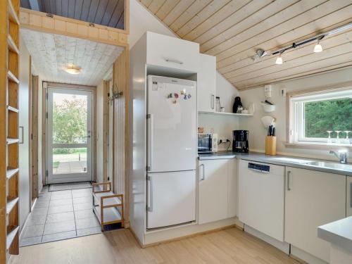 Kitchen, Holiday Home Agved - 1-5km from the sea by Interhome in Hals