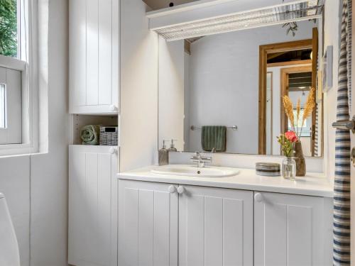Bathroom, Holiday Home Merte - 300m from the sea by Interhome in Hals