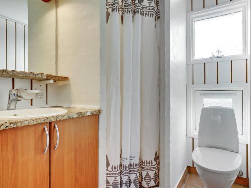 ห้องน้ำ, Holiday Home Lien - 160m from the sea by Interhome in จอร์ริง