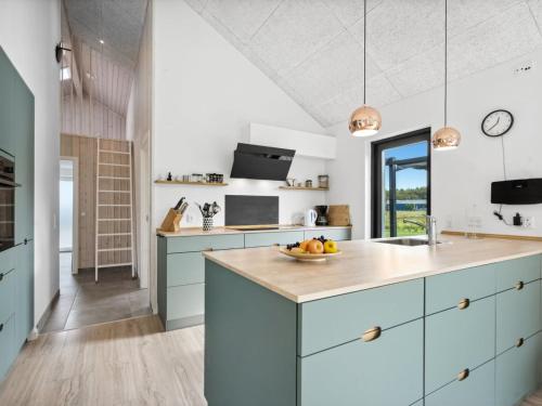 virtuve, Holiday Home Amdi - 700m from the sea by Interhome in Sydals