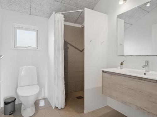 Bathroom, Holiday Home Geeske - 150m from the sea by Interhome in Haderslev