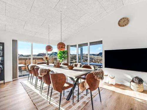 Kitchen, Holiday Home Waldar - from the sea by Interhome in Hvide Sande