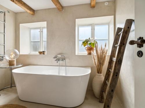 Fürdőszoba, Holiday Home Hebba - 125m from the sea by Interhome in Sandvig