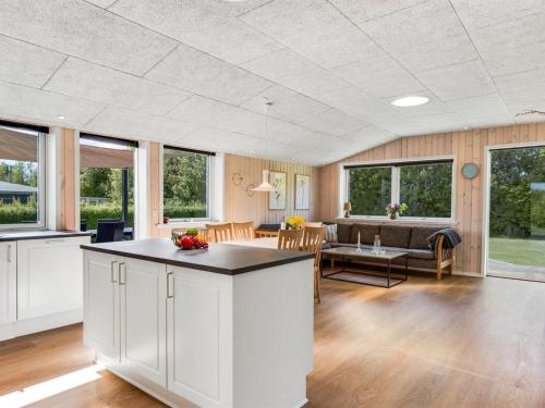 廚房, Holiday Home Helmtrud - 700m from the sea by Interhome in 辛度斯