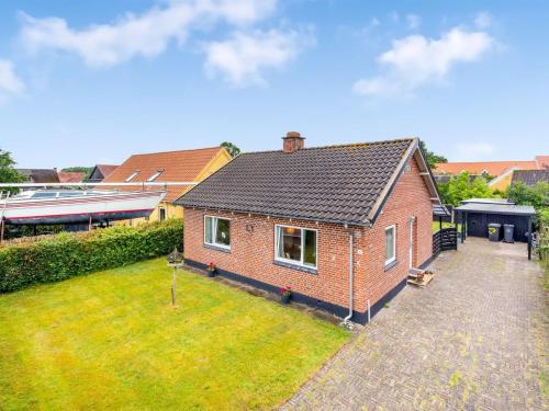 Holiday Home Kirsi - from the sea by Interhome