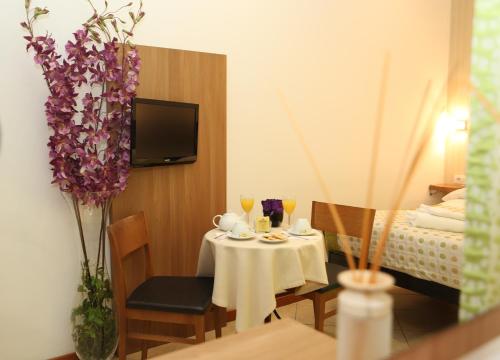 Adelaide House - image 11