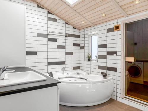 衛浴, Holiday Home Ariadne - 400m from the sea by Interhome in 辛度斯