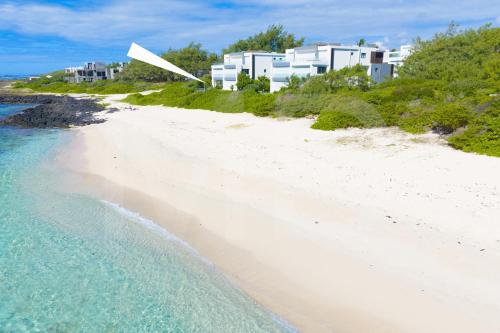 White&Blue Beachfront Luxury Poste Lafayette 3