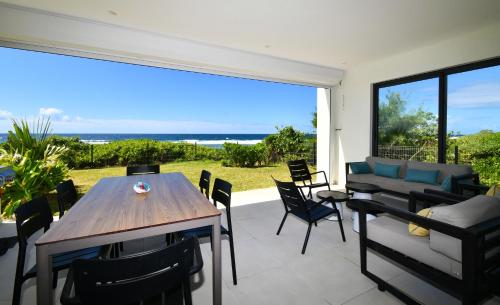 White&Blue Beachfront Luxury Poste Lafayette 4