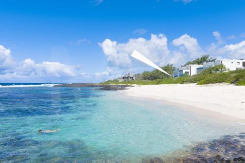 White&Blue Beachfront Luxury Poste Lafayette 5