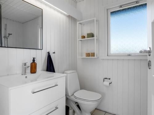 Bathroom, Holiday Home Thorulf - 450m from the sea by Interhome in Hjorring