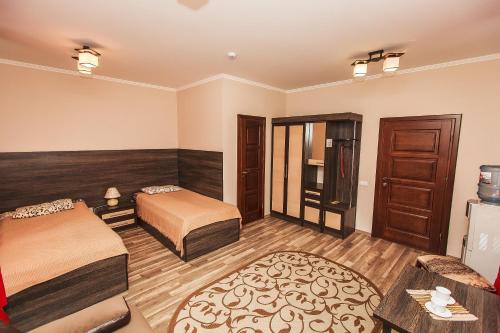 Slavyanskaya Hata Hotel