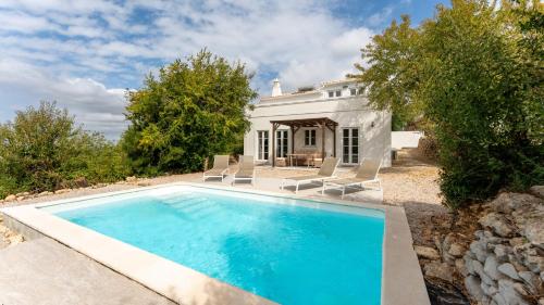 Casa Santi - 3BR Retreat With Pool by LovelyStay gîte à louer São Faustino