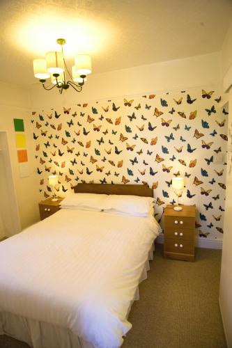 1 double bed, 1 twin bed