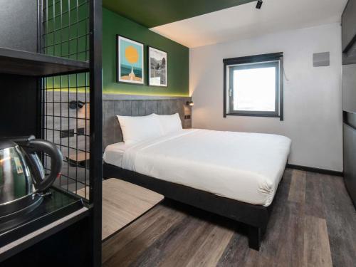 1 queen bed