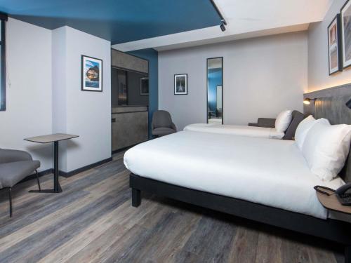 1 queen bed, 1 sofa bed