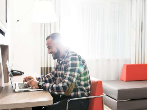 Novotel Brussels City Centre Room Type - Standard Double Room, Accessible