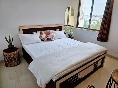 Spacious 3BHK Near Celebration Mall - image 2