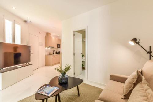 AmazINN Places Embajadores V Room Type - Two-Bedroom Superior Apartment