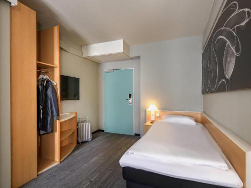 1 twin bed