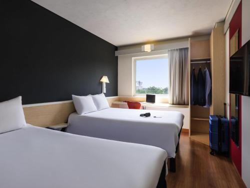 ibis Guadalajara Expo Room Type - Standard Room with Two Double Beds