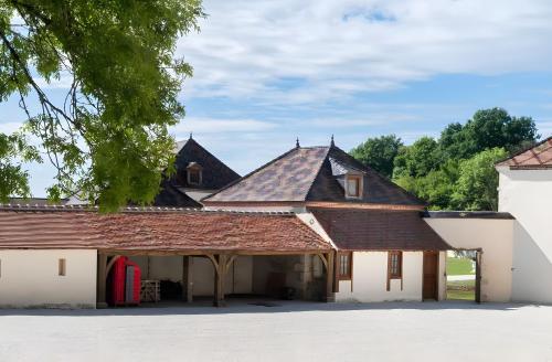 Exterior view, La Bourgogne - Grange Arthuis in Lavau (Burgundy)