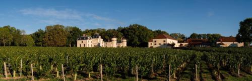 Exterior view, La Bourgogne - Grange Arthuis in Lavau (Burgundy)