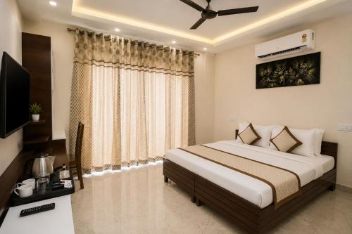 Hotel Classic IT Hub Near DLF City Centre Mall - image 2