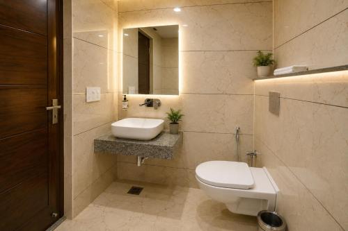 Hotel Classic IT Hub Near DLF City Centre Mall - image 3