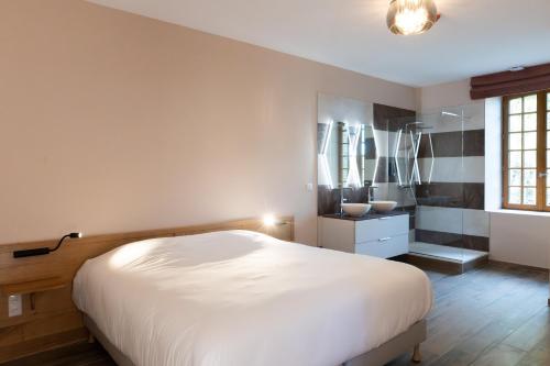Guestroom, Douves 2 - Grange Arthuis in Lavau (Burgundy)