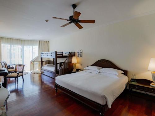 1 king bed, 1 twin bed, 1 bunk bed
