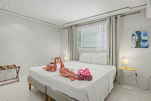 Coral Breeze Apartment with shared pool for 4 people - image 3