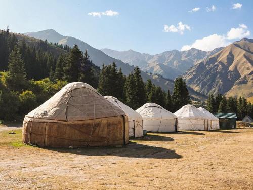 Eki-Naryn Akyl Yurt Camp