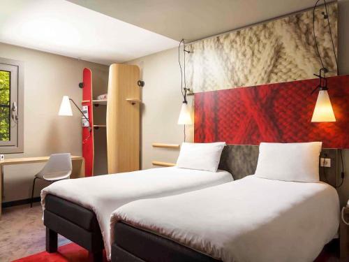 2 twin beds