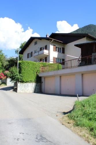 Grosse, schöne Wohnung im Grünen