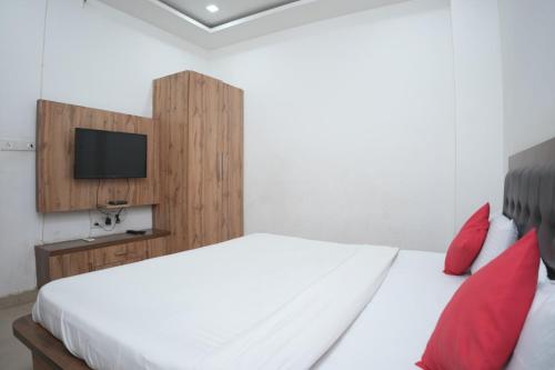 Vrindavann Inn Hotel & Banquet - image 2