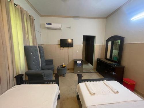 2 twin beds
