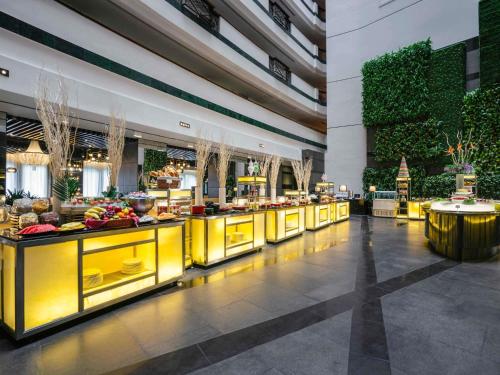 Étterem, Grand Mercure Shanghai Hongqiao in Új Hungcsiao üzleti központ és Csangning