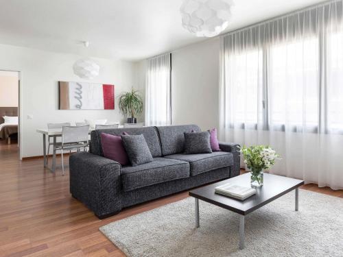 1 king bed, 1 sofa bed