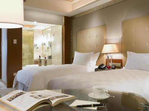 2 twin beds