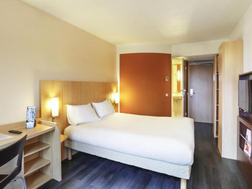 ibis Etampes Room Type - Standard Double Room