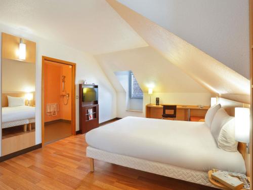 3 twin beds