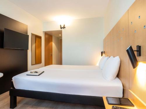 2 twin beds