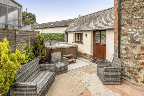 Exterior view of Granary Barn A Rural Retreat - Private Hot Tub