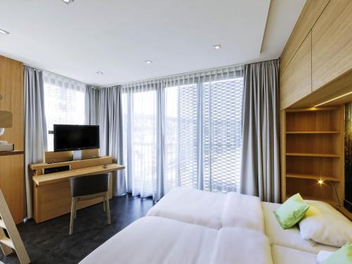 1 queen bed