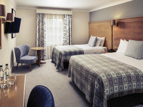 1 king bed, 1 twin bed