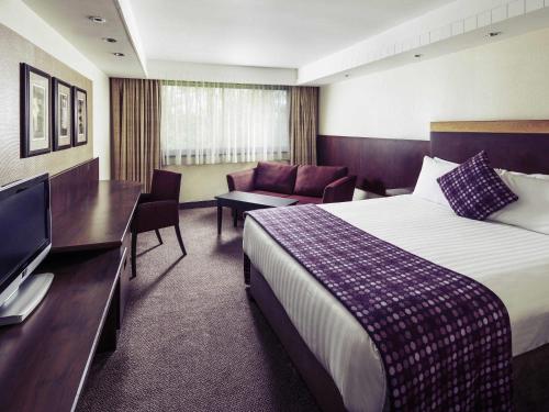 1 double bed, 1 twin bed