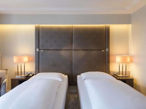 2 twin beds
