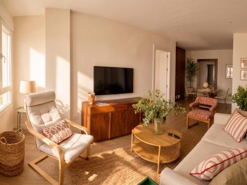 ChezmoiHomes Central Prime Apartment II FREE Parking - image 3